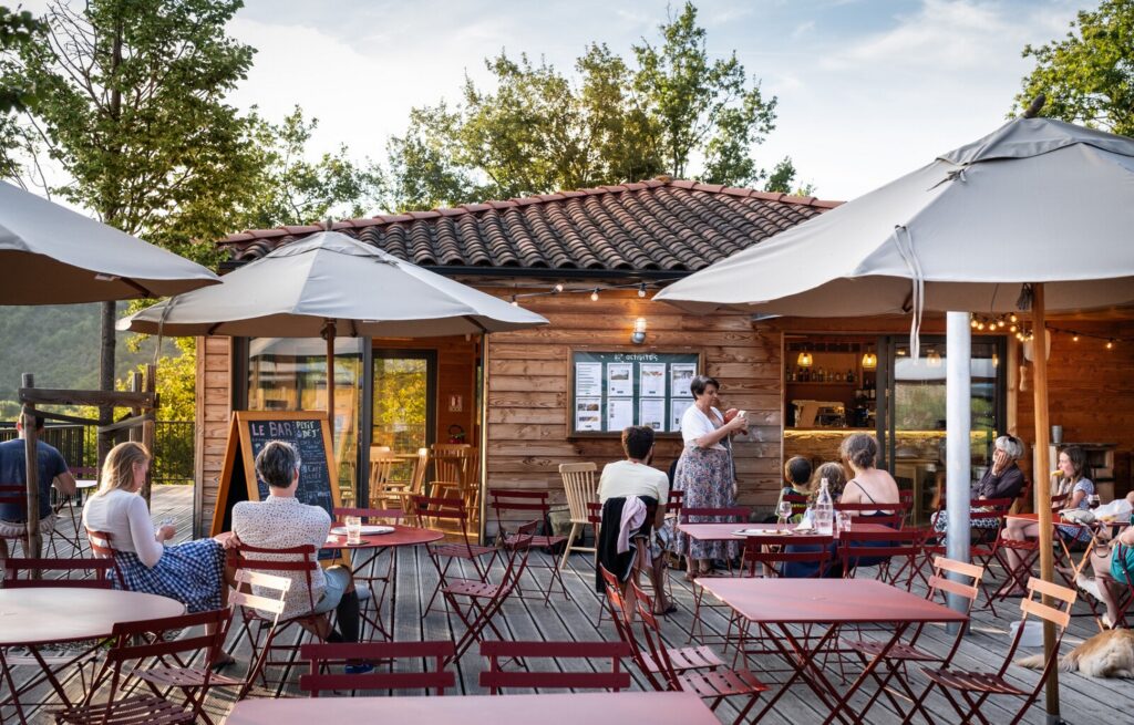 Huttopia Pays de Cordes sur Ciel_Vindrac-Alayrac terrasse ombragée