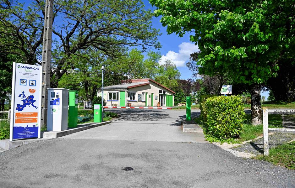 entrée principale avec barrière automatique