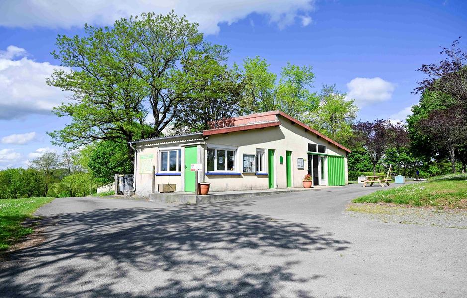 bâtiment accueil et sanitaires