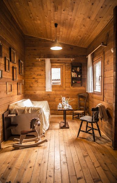 intérieur chambre chalet bois