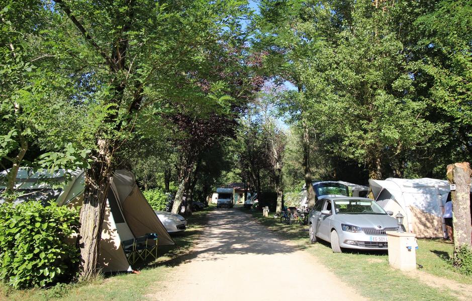 Camping Le Plan d'Eau Saint-Charles_Damiatte emplacements ombragés