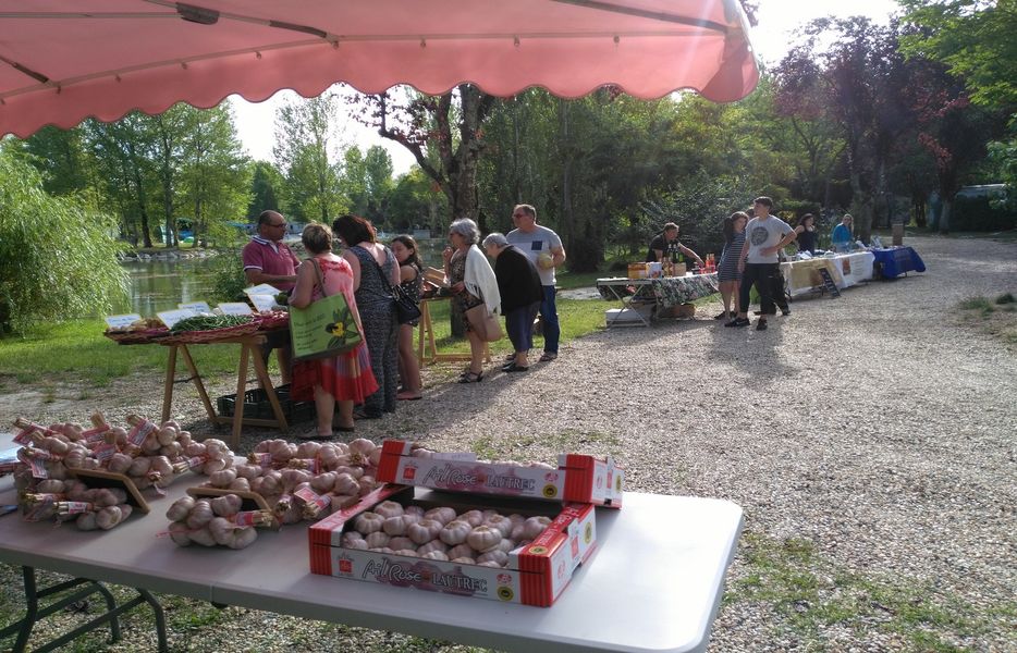 Marché Camping Plan d'Eau St Charles