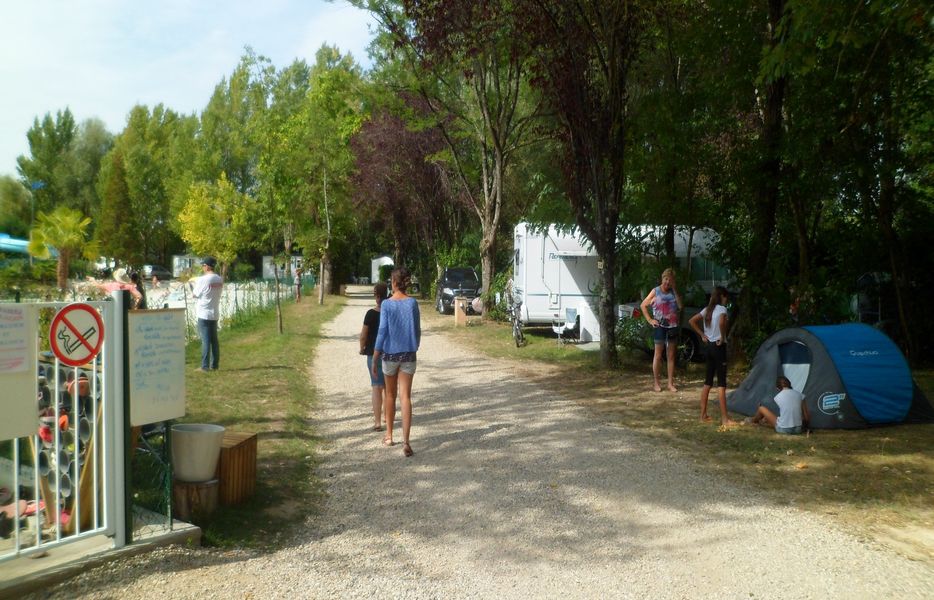 Intérieur Camping Plan d'Eau St Charles
