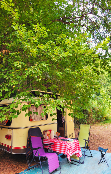 Camping Le Bois Flottant_Lacrouzette caravane vintage