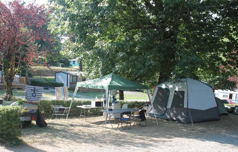 Camping Municipal La Foret_Saint-Pierre-de-Trivisy emplacements de camping