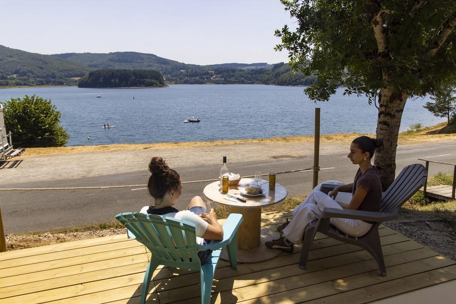 Parc Résidentiel de Loisirs Les Rives Du Lac Du Laouzas_Nages terrasse face au lac