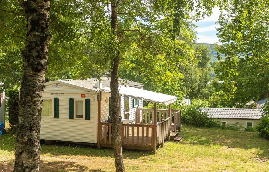 Camping Homair Rieumontagné mobile home avec terrasse