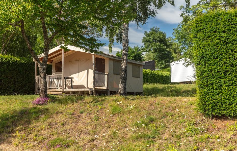 Camping Homair Rieumontagné lodges toile et bois