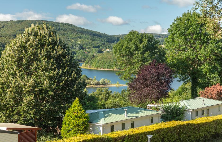 Camping Homair Rieumontagné vue sur lac
