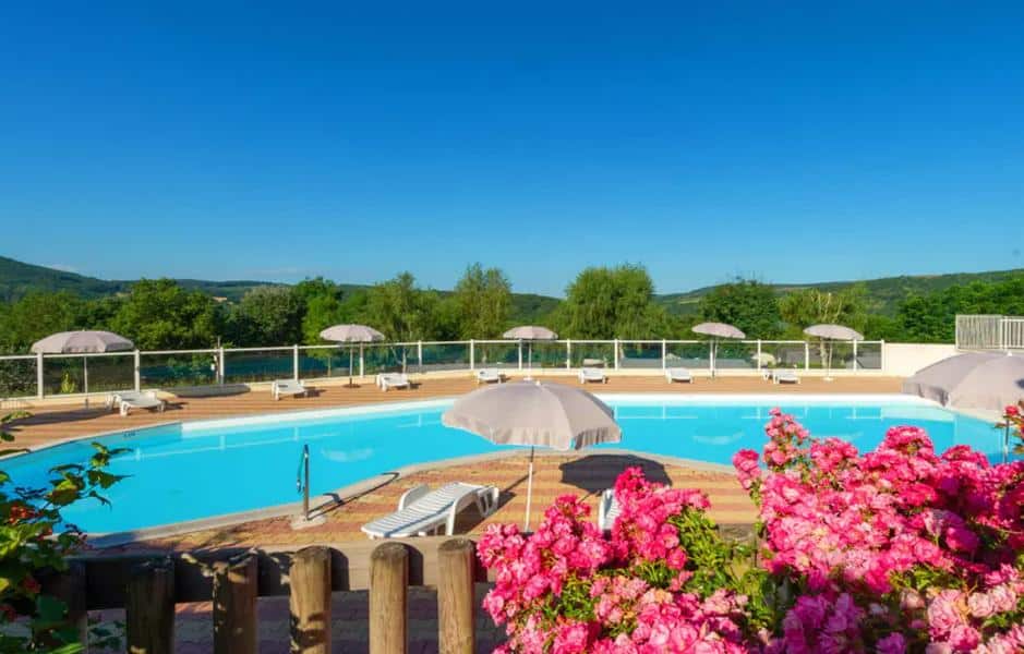 Camping Homair Rieumontagné piscine