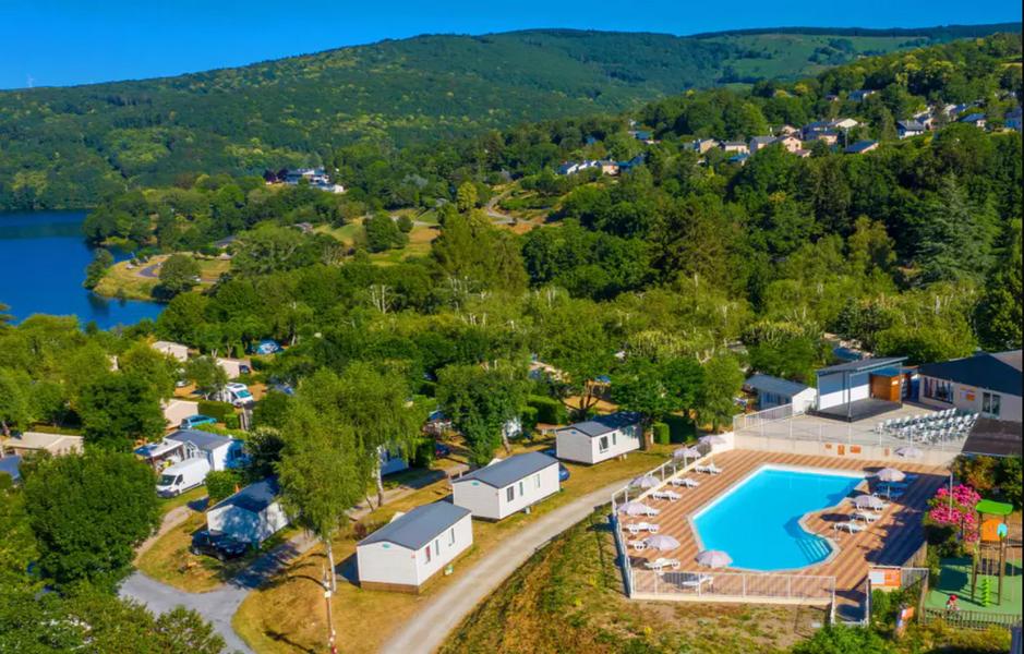 Camping Homair Rieumontagné piscine et mobile home