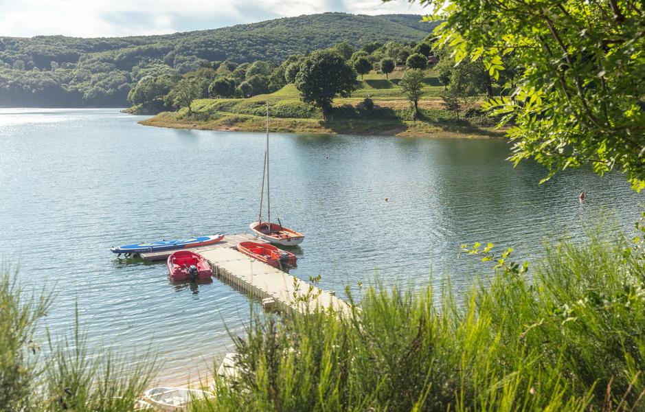 Camping Homair Rieumontagné ponton pêche