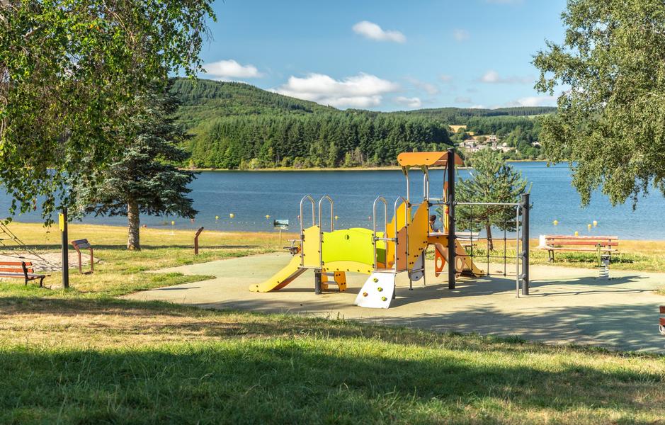 Camping Homair Rieumontagné aire de jeux