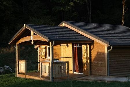 Camping des Sources Chaudes chalet bois