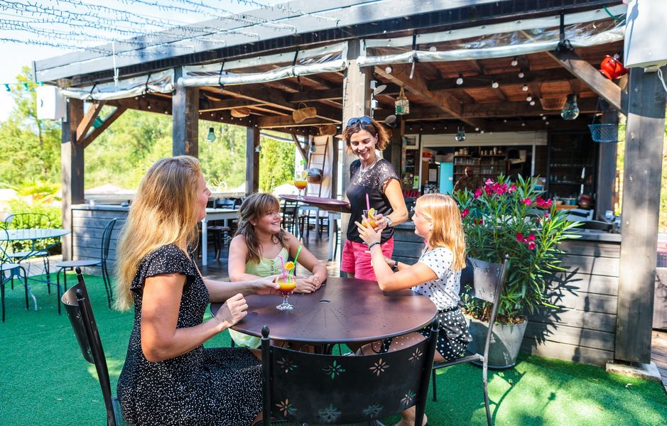 Camping Soleil des Bastides terrasse bar