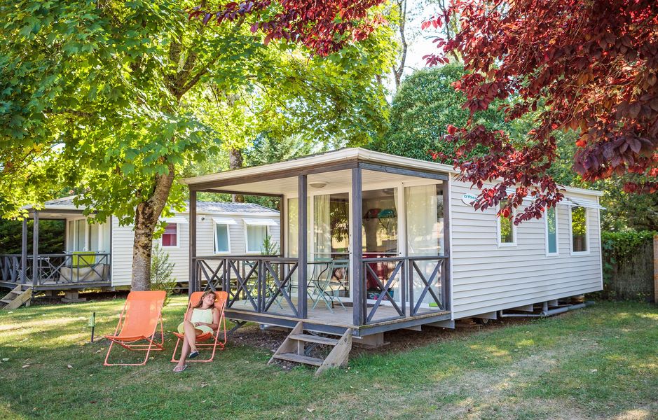 Camping Soleil des Bastides mobile home avec terrasse