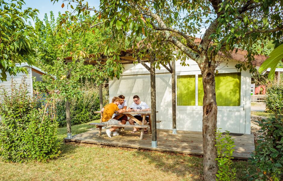 Camping Les Pommiers cabanon bois