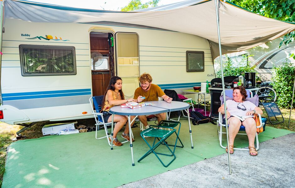 Camping Les Pommiers caravane