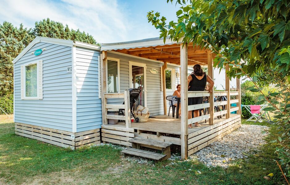 Camping Les Pommiers mobile home avec terrasse