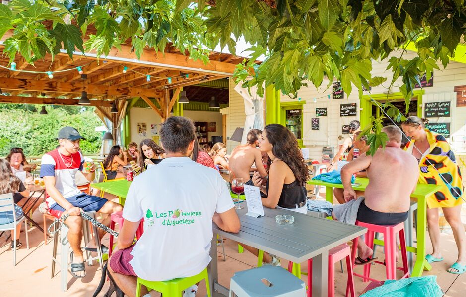 Camping Les Pommiers terrasse