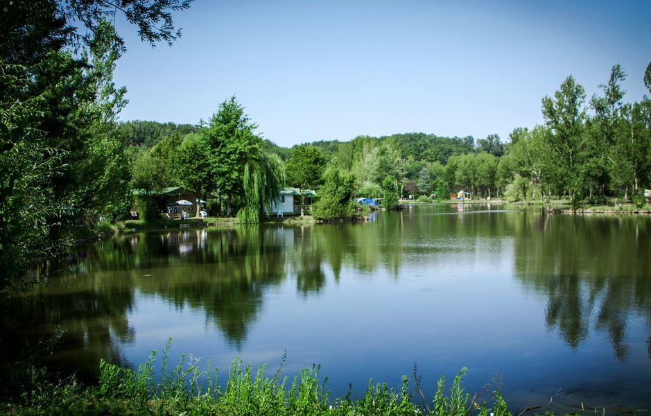 Camping Plan d'Eau St Charles bord de lac