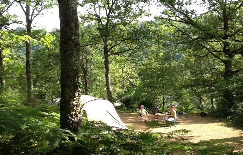 Camping Domaine Les Clots en plein coeur de la forêt