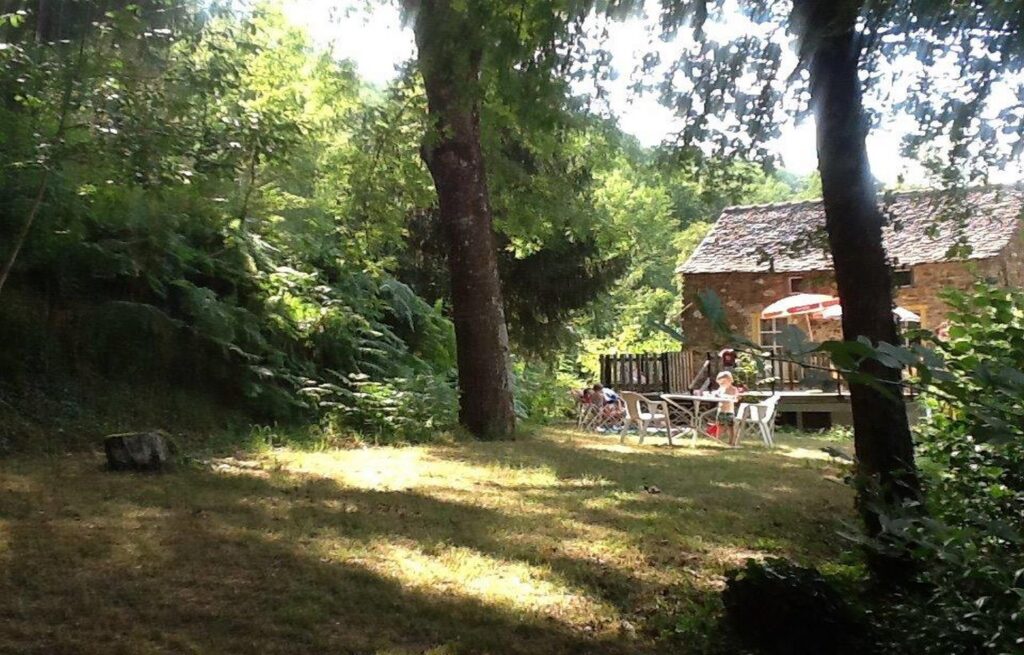 Camping Domaine Les Clots tres grands emplacements