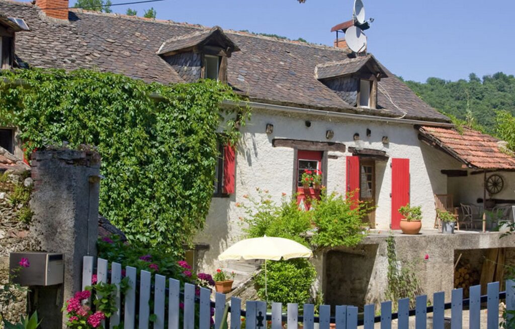 Camping Domaine Les Clots maison typique