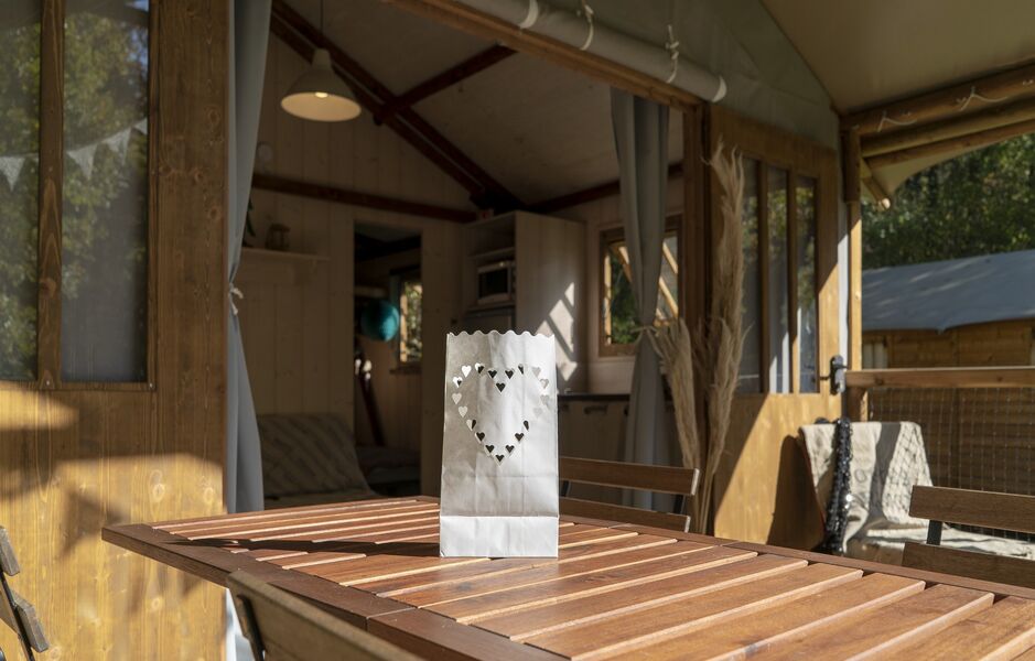 Camping les Tarrasses du Viaur terrasse du lodge