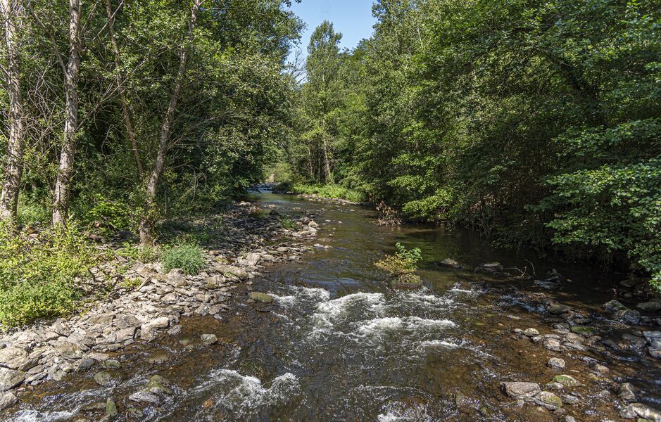 Camping les Tarrasses du Viaur petite rivière