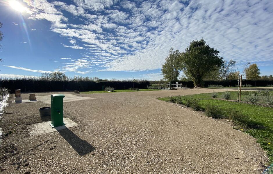 CampingCarNight Pommiers Aire de vidange