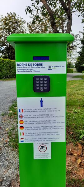 Borne de sortie du camping car park