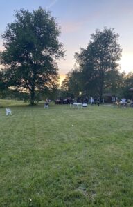 Parc Résidentiel de Loisirs Les Fées du Moulin_Lisle-sur-Tarn table au grand air