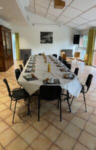 Village de Vacances Camboussel_Brassac table petit déjeuner