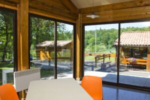 Lacrouzette salle avec vue