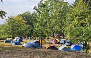 Camping Le Plô_Le Bez regroupement tentes
