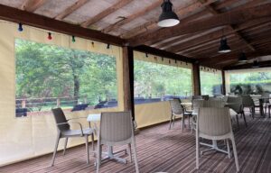 Camping La Prade_Montirat terrasse couverte et fermée