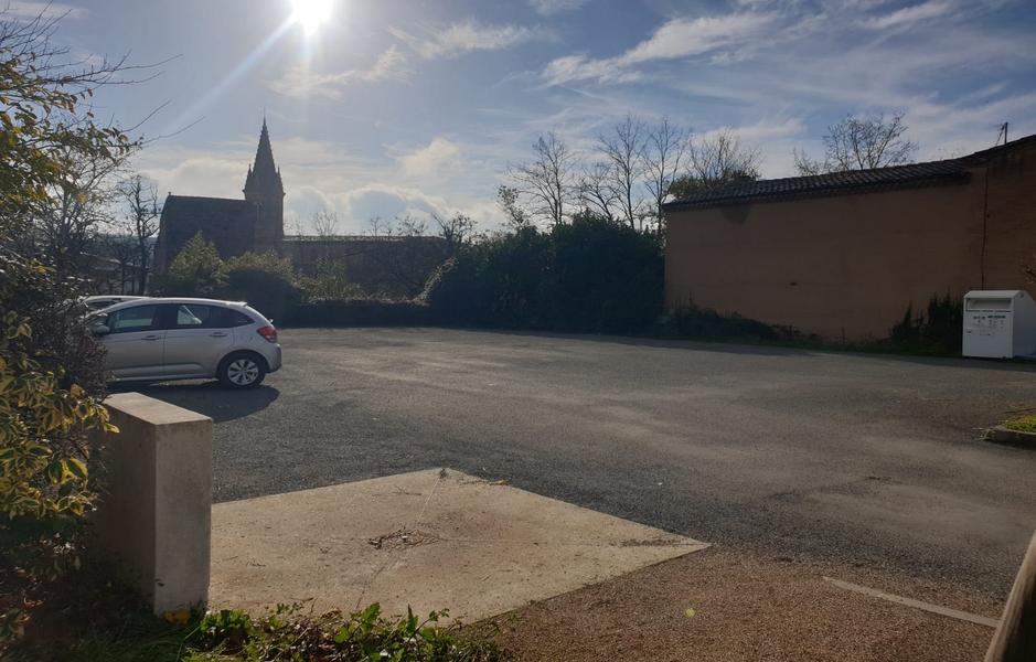 Aire de Stationnement et Borne de Services de Lombers_Lombers